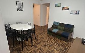 Apto com cozinha e lavanderia
